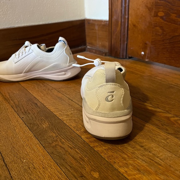 Clove Brilliant White Women’s Shoe - size 9.5 - color: white (worn only once!) - Picture 3 of 3